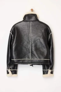 TRENDYOLMİLLA Black Regular Pattern Shiny Plush Detailed Coat - Image 8