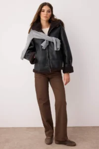 TRENDYOLMİLLA Black Regular Pattern Hooded Plush Detailed Faux Leather Coat - Image 2