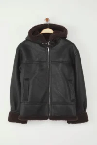 TRENDYOLMİLLA Black Regular Pattern Hooded Plush Detailed Faux Leather Coat - Image 6