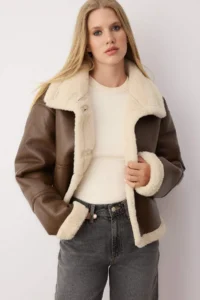 TRENDYOLMİLLA Brown Oversized Pattern Plush Detailed Faux Leather Coat - Image 3