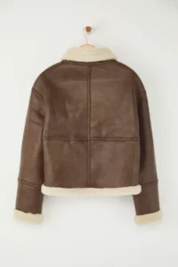 TRENDYOLMİLLA Brown Oversized Pattern Plush Detailed Faux Leather Coat - Image 7