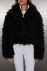 TRENDYOLMİLLA Black Regular Pattern Fur Coat - Image 3