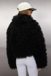 TRENDYOLMİLLA Black Regular Pattern Fur Coat - Image 4
