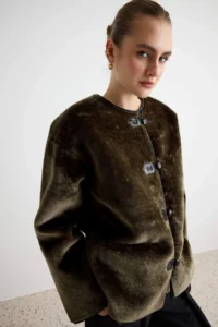 TRENDYOLMİLLA Khaki Oversized Pattern Plush Jacket Coat - Image 3