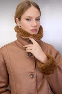 TRENDYOLMİLLA Camel Oversized Pattern Plush Detailed Suede Coat - Image 3