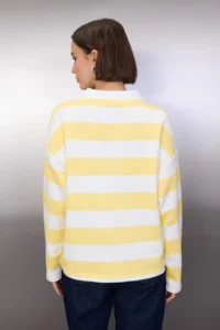TRENDYOLMİLLA Light YELLOW Thick Polo Shirt Collar Striped Embroidered Knitting Sweatshirt - Image 4