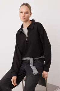 TRENDYOLMİLLA Black Regular/Normal Pattern Zipper Detailed Thick Knitting Sweatshirt