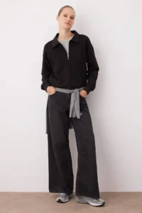 TRENDYOLMİLLA Black Regular/Normal Pattern Zipper Detailed Thick Knitting Sweatshirt - Image 2