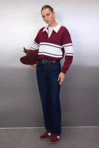 TRENDYOLMİLLA Burgundy Color Bloklu Polo Shirt Collar Oversized/Wide Pattern Knitting Sweatshirt - Image 2