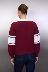TRENDYOLMİLLA Burgundy Color Bloklu Polo Shirt Collar Oversized/Wide Pattern Knitting Sweatshirt - Image 4