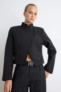 TRENDYOLMİLLA Black buttoned Short Blazer Jacket - Image 3