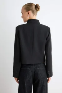 TRENDYOLMİLLA Black buttoned Short Blazer Jacket - Image 5