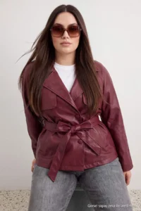 TRENDYOLMİLLA Burgundy Regular Belted Faux Leather Short Plus Size Trench Coat - Image 3
