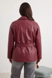 TRENDYOLMİLLA Burgundy Regular Belted Faux Leather Short Plus Size Trench Coat - Image 5