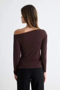 TRENDYOLMİLLA Brown Plain Fitted Off-Shoulder Neck Accessory Detailed Sandy Knitting Blouse - Image 4