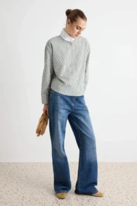 TRENDYOLMİLLA Khaki-WHITE Striped Kontrast Renkll High Neck Shirt - Image 3
