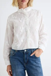 TRENDYOLMİLLA WHITE 3D Fabric Shirt - Image 3