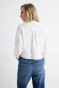 TRENDYOLMİLLA WHITE 3D Fabric Shirt - Image 4