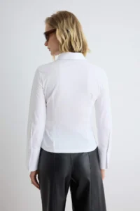 TRENDYOLMİLLA WHITE Bedene Oturan Zipper Detailed Flexible Shirt - Image 4