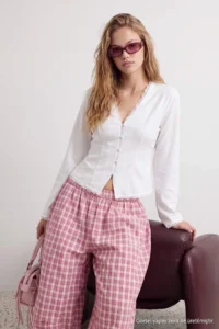 TRENDYOLMİLLA WHITE Lace Detailed Bedenen Oturan Shirt - Image 3
