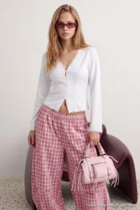 TRENDYOLMİLLA WHITE Lace Detailed Bedenen Oturan Shirt - Image 4