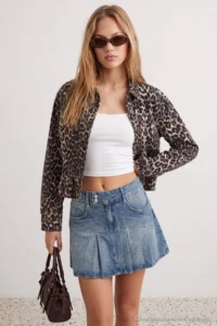 TRENDYOLMİLLA Leopard Patterned Bedene Oturan Shirt - Image 2