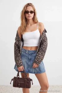 TRENDYOLMİLLA Leopard Patterned Bedene Oturan Shirt - Image 3