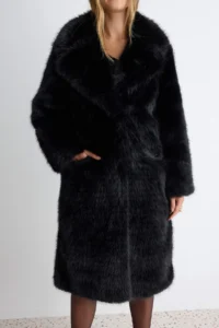 TRENDYOLMİLLA Black Faux Fur Oversized LONG Overcoat - Image 5