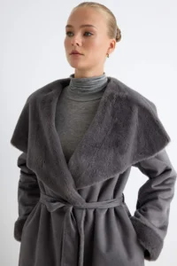 TRENDYOLMİLLA Gray Suede Inside Fur Oversized LONG Overcoat - Image 4