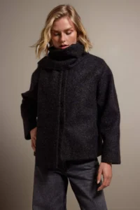 TRENDYOLMİLLA Black Buklet Shawl Collar Oversized Mono Closure Short Overcoat