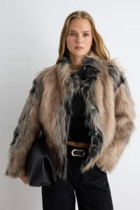 TRENDYOLMİLLA Multicolored Regular Pattern Faux Fur Coat - Image 2