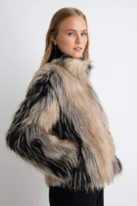TRENDYOLMİLLA Multicolored Regular Pattern Faux Fur Coat - Image 3