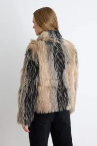 TRENDYOLMİLLA Multicolored Regular Pattern Faux Fur Coat - Image 5