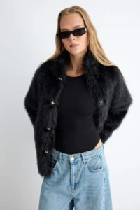 TRENDYOLMİLLA Black Oversized Pattern Faux Fur Coat - Image 5
