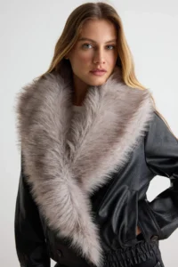 TRENDYOLMİLLA Black Oversized Pattern Faux Fur Detailed Bomber Jacket Jacket Coat - Image 3