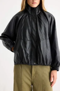 TRENDYOLMİLLA Black Oversized Pattern Soft Faux Leather Coat - Image 4