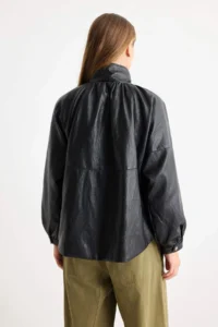 TRENDYOLMİLLA Black Oversized Pattern Soft Faux Leather Coat - Image 5