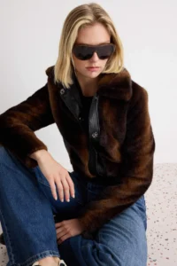 TRENDYOLMİLLA Dark Brown Regular Pattern Faux Leather Detailed Faux Fur Coat - Image 3