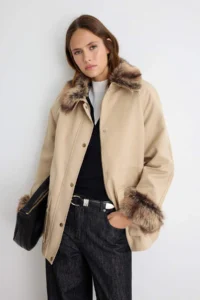 TRENDYOLMİLLA Beige Regular Pattern removable Fur Collar Coat - Image 2