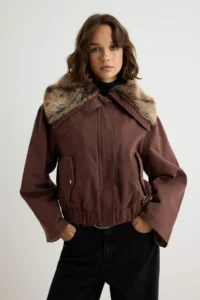 TRENDYOLMİLLA Brown Oversized Pattern Quilted Lined Fur Collared Coat - Image 3