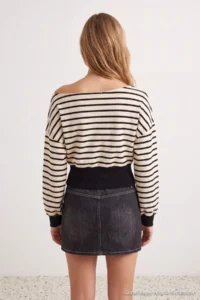 TRENDYOLMİLLA Black Striped Thin Asymmetric Collar Waist Fitting Drop Sleeve Crop Thin Knitting Sweatshirt - Image 3