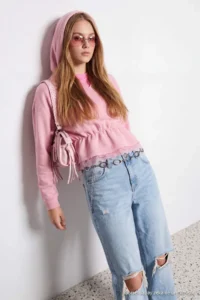 TRENDYOLMİLLA Powder PINK Thick peplum Lace Detailed Hooded Long Sleeve Knitting Sweatshirt - Image 2
