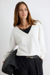 TRENDYOLMİLLA Ecru Thick V-neck Lace Detailed Drop Sleeve Oversized/Wide Cut Knitting Sweatshirt