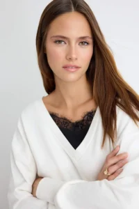 TRENDYOLMİLLA Ecru Thick V-neck Lace Detailed Drop Sleeve Oversized/Wide Cut Knitting Sweatshirt - Image 2