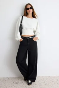 TRENDYOLMİLLA Ecru Thick Without Raising Waist Fitting Crew Neck Regular Pattern Crop Length Knitting Sweatshirt - Image 2