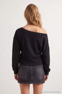 TRENDYOLMİLLA Black Thick Without Raising Asymmetric Collar Waist Fitting Oversized/Wide Cut Knitting Sweatshirt - Image 3