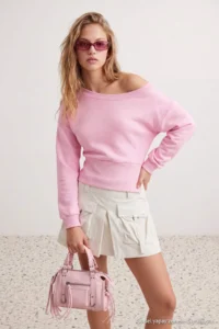 TRENDYOLMİLLA Light PINK Thick Without Raising Asymmetric Collar Waist Fitting Oversized Cut Knitting Sweatshirt - Image 2