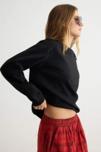 TRENDYOLMİLLA Black Lace Detailed Regular Pattern Crew Neck Knitting interlock Sweatshirt - Image 3