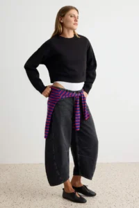 TRENDYOLMİLLA Black Thick Oversized Crop Crew Neck Knitting Sweatshirt with Fleece Inside - Image 2