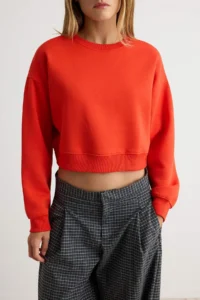 TRENDYOLMİLLA Red Thick Oversized Crop Crew Neck Knitting Sweatshirt with Fleece Inside - Image 3